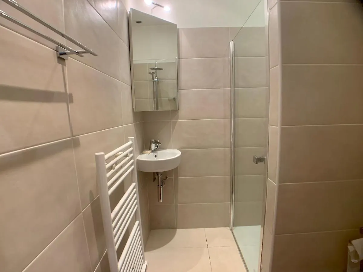 Appartement rue Jean Riouffe à Cannes 0*,  França