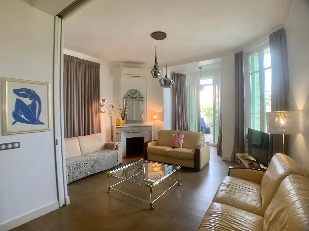 Appartement rue Jean Riouffe à Cannes Apartamento